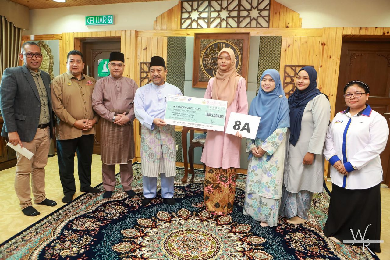 Latar kehidupan bukan penghalang untuk mencapai kejayaan akademik.