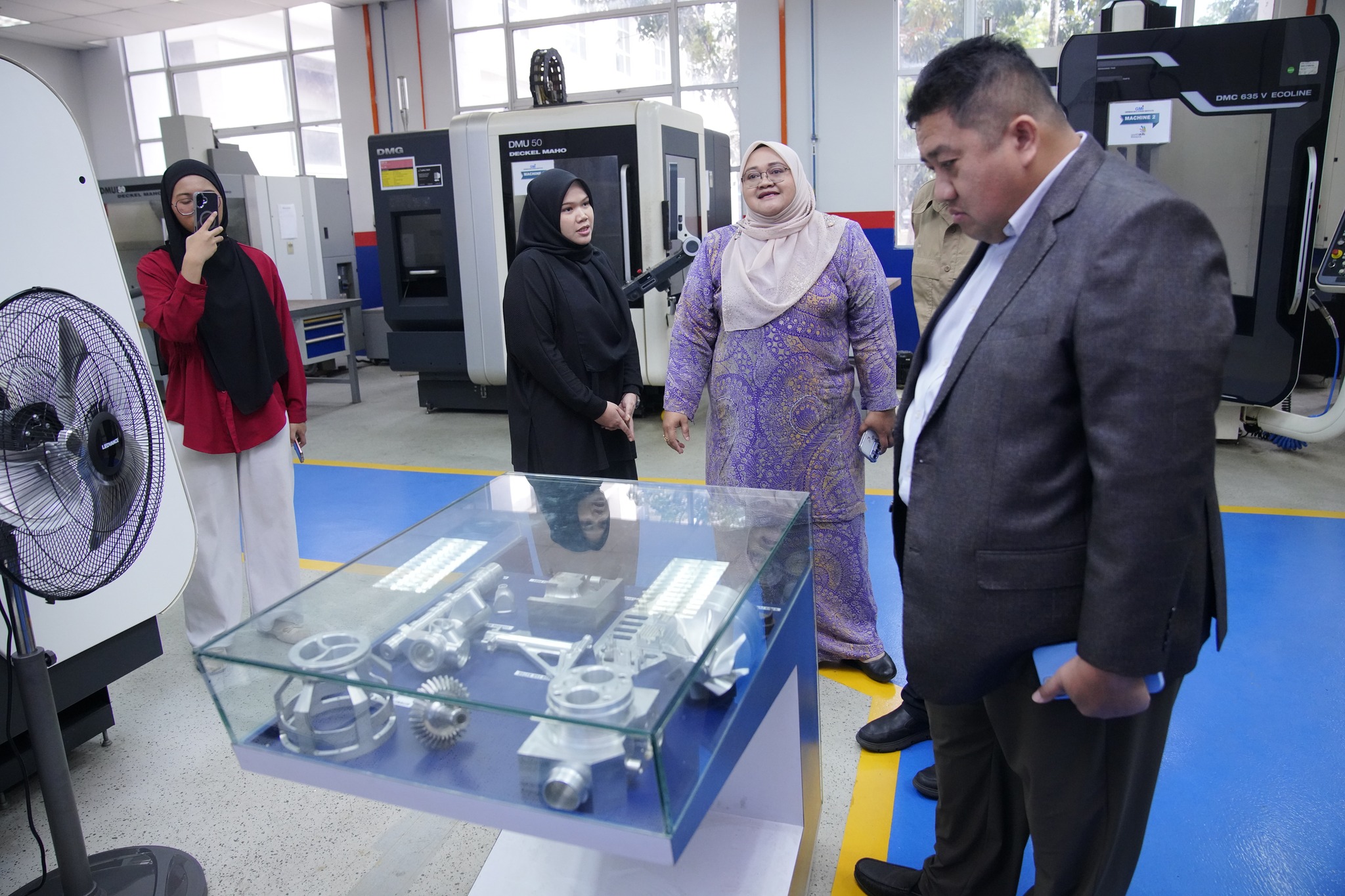 Kunjung hormat Yayasan Kelantan Darulnaim (YAKIN) ke City University Malaysia