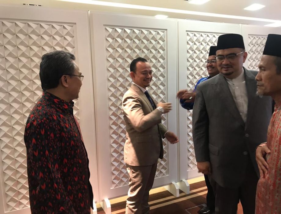 Menghadiri Pertemuan dengan Menteri Pendidikan Malaysia