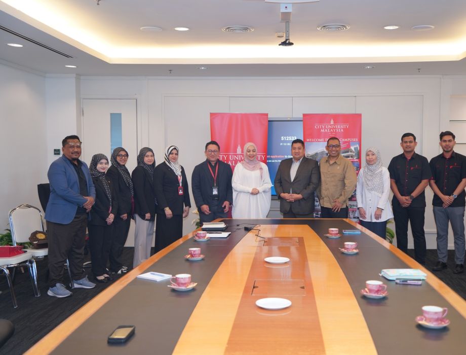 Kunjung hormat Yayasan Kelantan Darulnaim (YAKIN) ke City University Malaysia