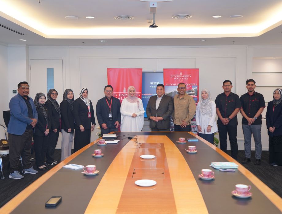 Kunjung hormat Yayasan Kelantan Darulnaim (YAKIN) ke City University Malaysia