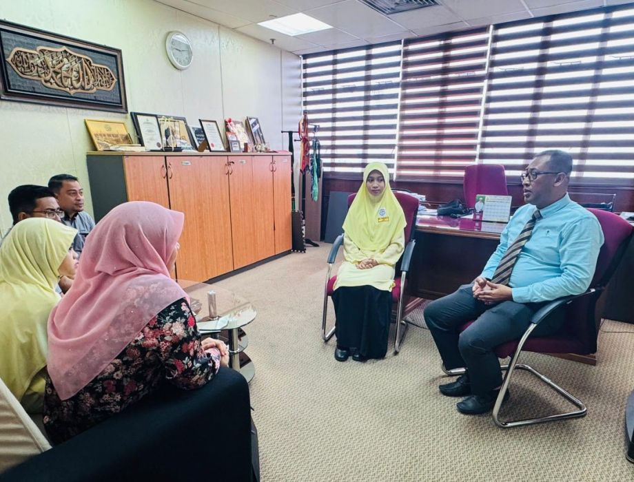 YAKIN menaja pakaian rasmi penyertaan World Robot Olympiad (WRO) Open Championship 2024 di Itali